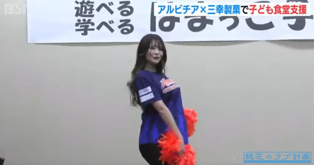 子ども食堂の支援へ アルビレックスチアリーダーズと製菓メーカーが子どもたちにお菓子を配布 新潟市北区